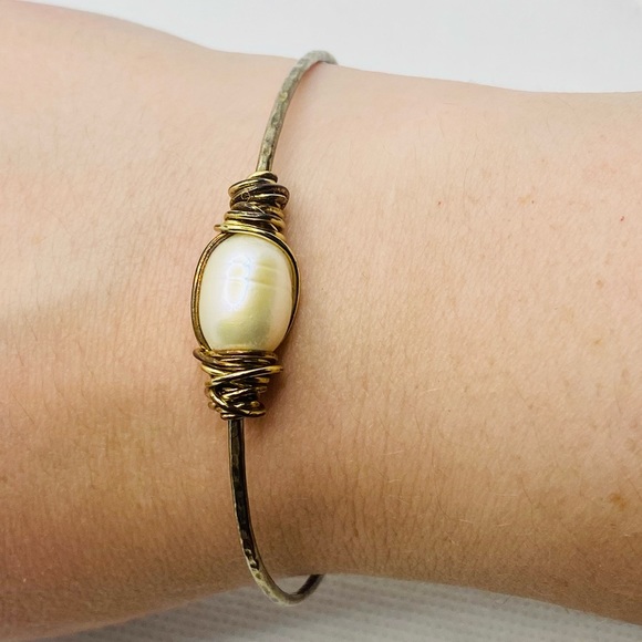 EUC Custom Made Twisted Wire Pearl Bracelet - Picture 4 of 14